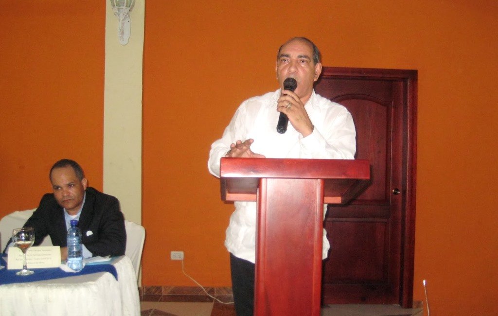 Gobernador de Espaillat Diloné Ovalles promete motores para los policías de San Víctor